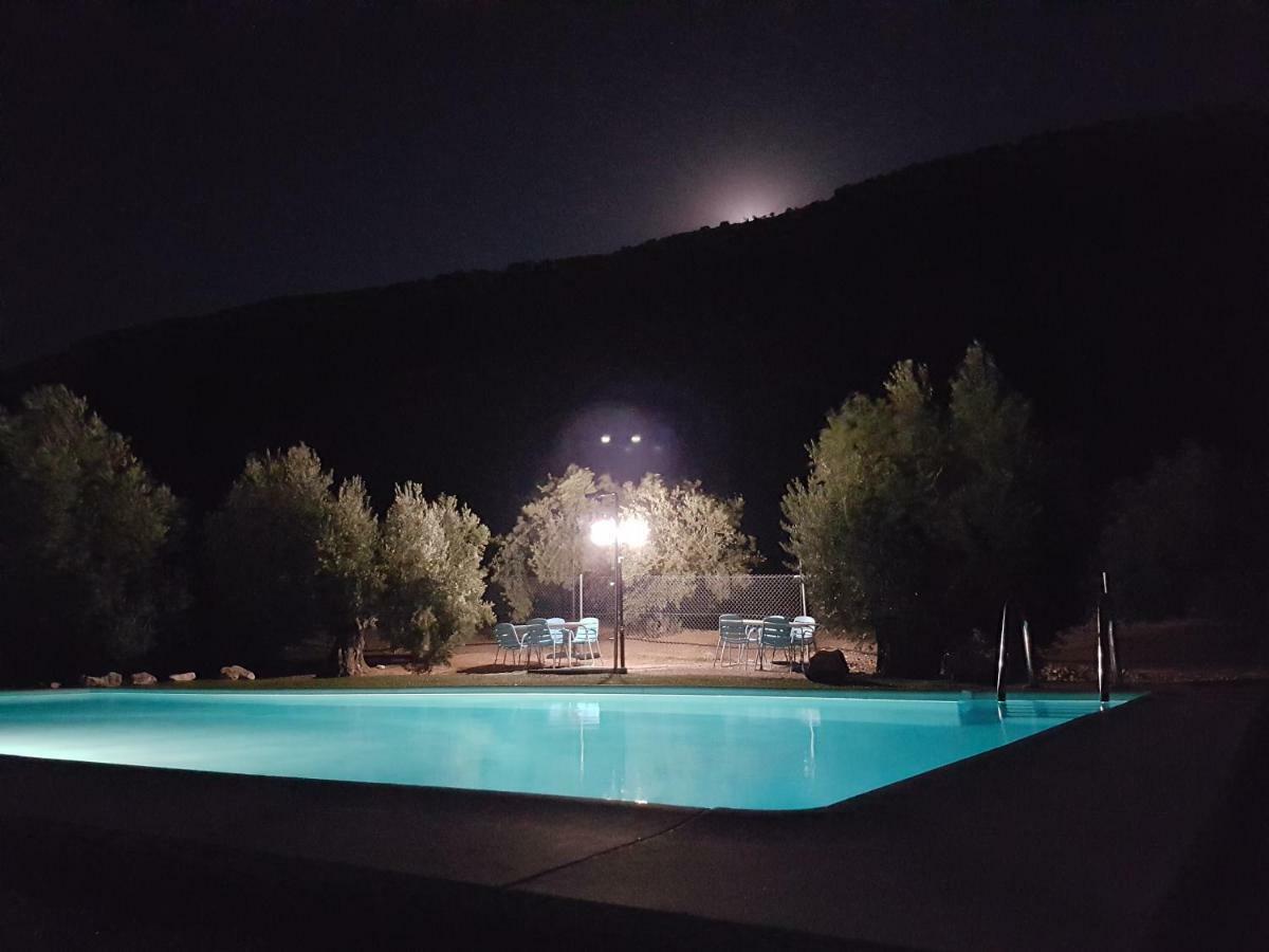 Apartamentos Rurales La Dehesa Del Acebuche Jaén Екстериор снимка